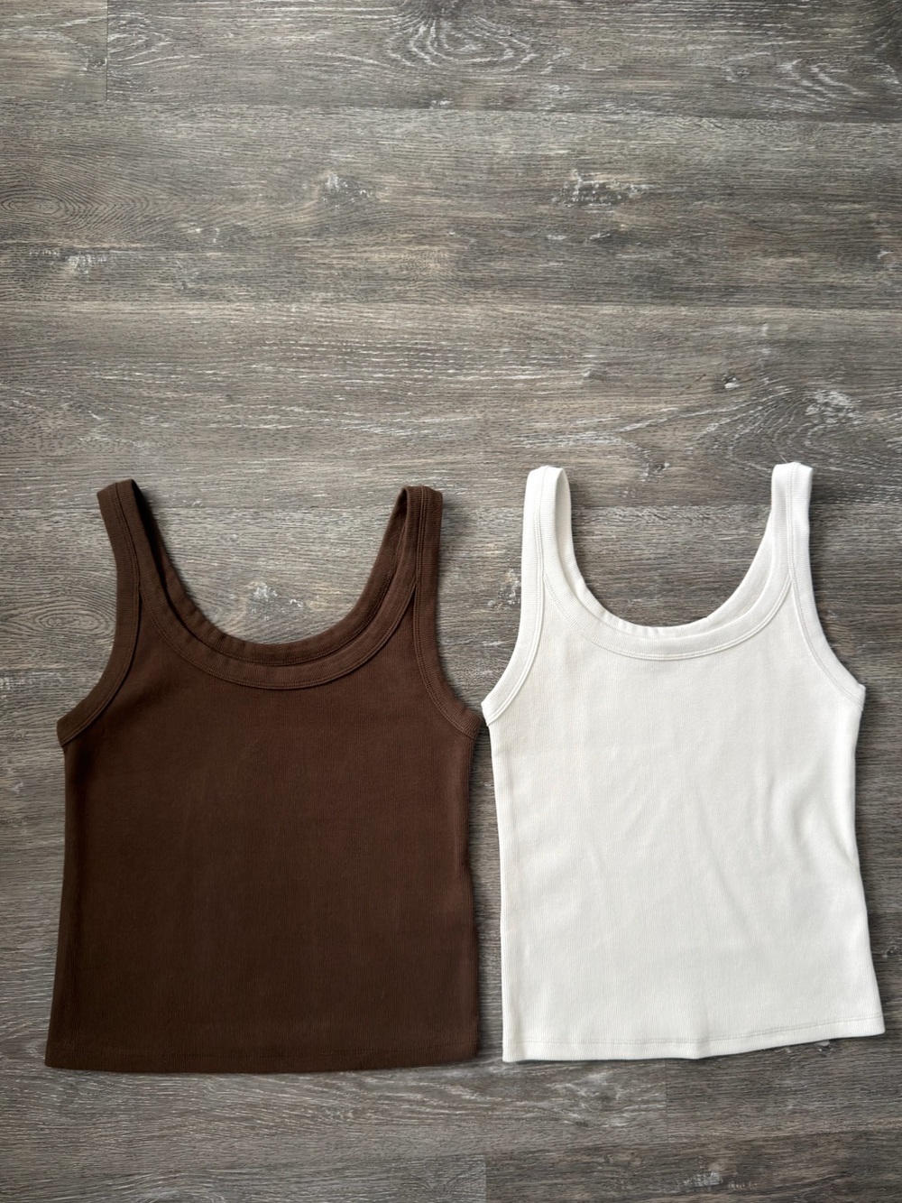 American Eagle Brown and white Ribbed Crewneck Top